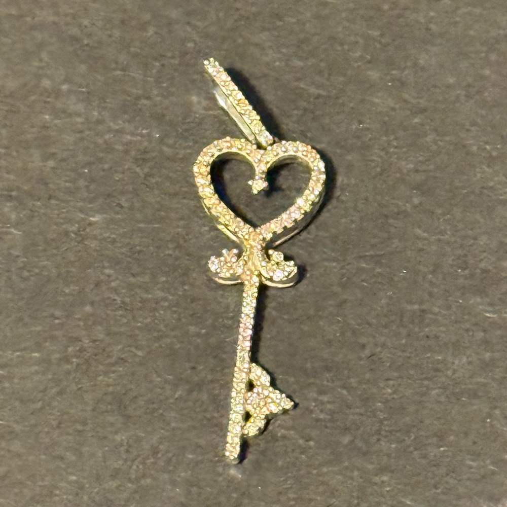 Elegant White Gold Heart & Diamond Key Pendant (10K)